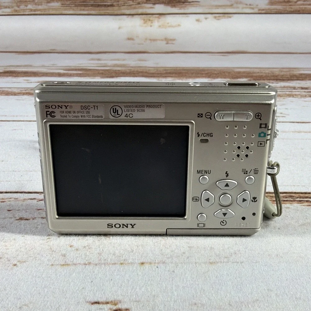 Sony Cyber-shot DSC-T1 5MP Silver Digital Camera For Parts Repair No Charger